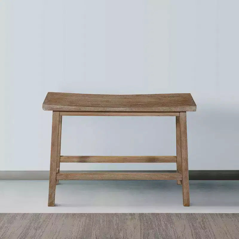 Panca da 84 cm con seduta a sella e struttura angolata, in legno di acacia sabbiato