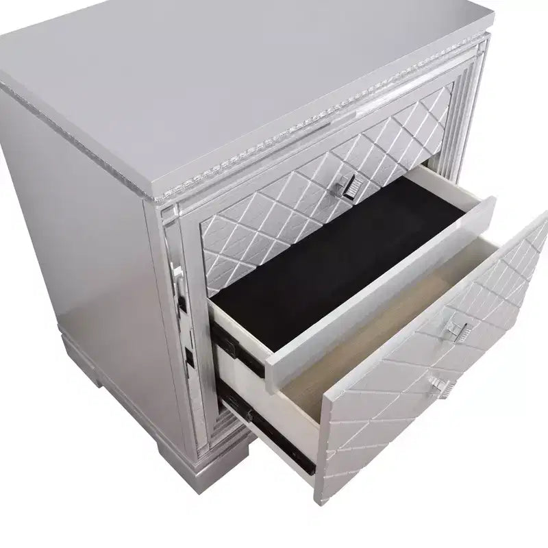 Ensemble de lit 3 pièces Queen Tenaya avec 2 tables de chevet Argent/Gris - HOMES: Inside + Out