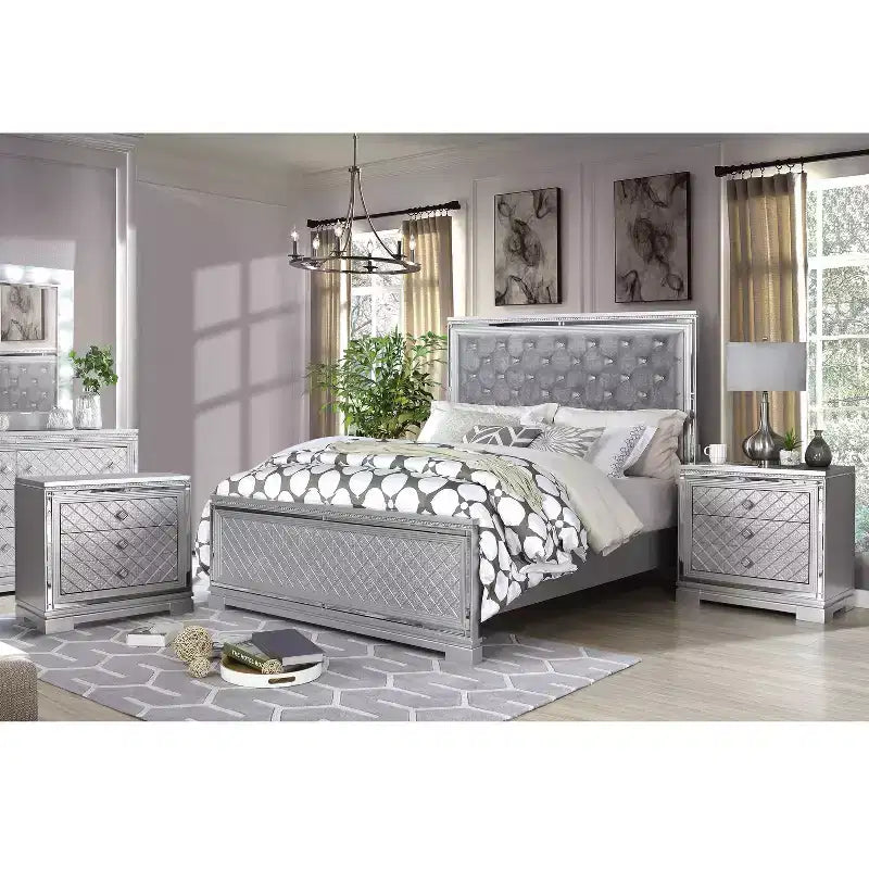 Ensemble de lit 3 pièces Queen Tenaya avec 2 tables de chevet Argent/Gris - HOMES: Inside + Out