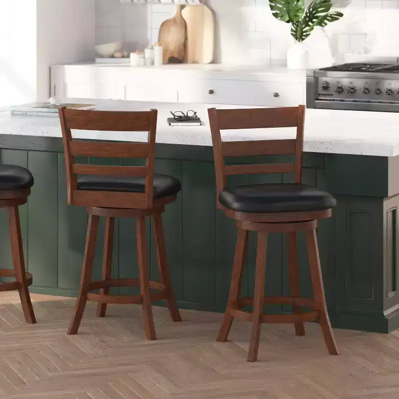 Sgabello girevole da bancone in legno classico da 24" con schienale a scala, sedile imbottito e poggiapiedi integrato