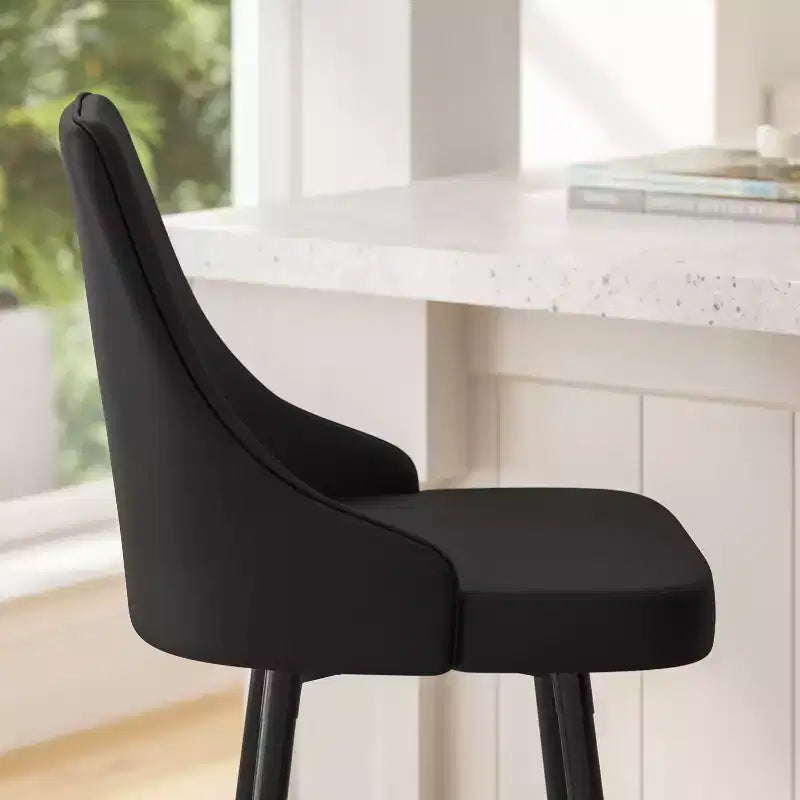 Sgabelli da Pranzo Moderni Imbottiti con Strutture in Metallo e Poggiapiedi con Accenti Cromati